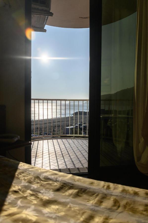 Hotel Sirenella Меле Екстериор снимка