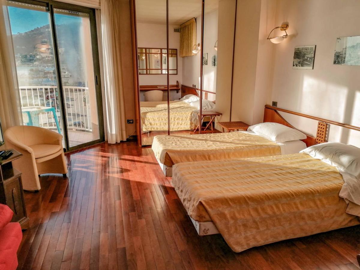 Hotel Sirenella Меле Екстериор снимка