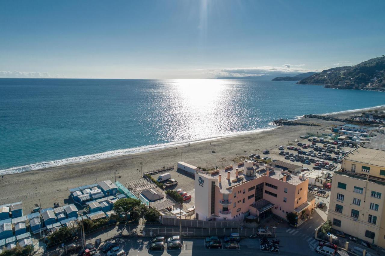 Hotel Sirenella Меле Екстериор снимка