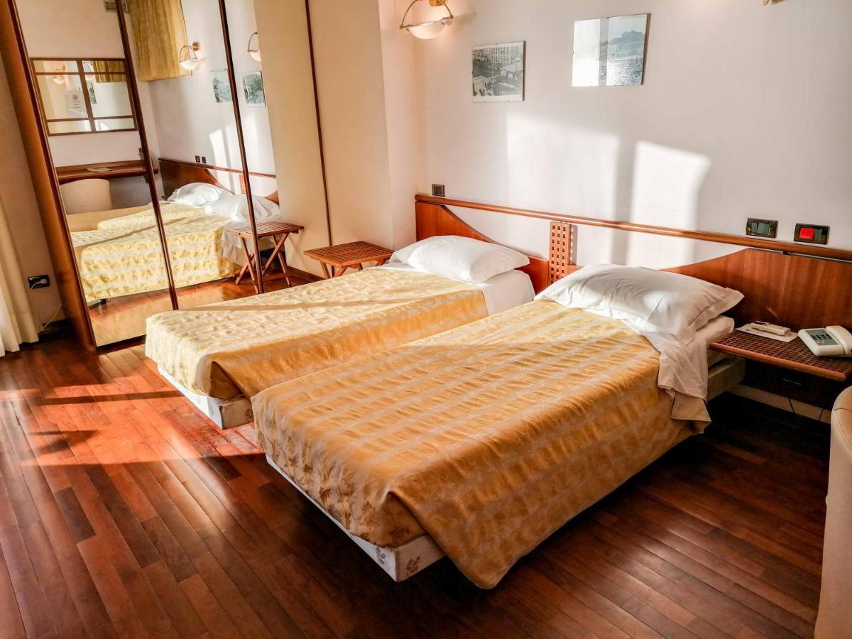 Hotel Sirenella Меле Екстериор снимка