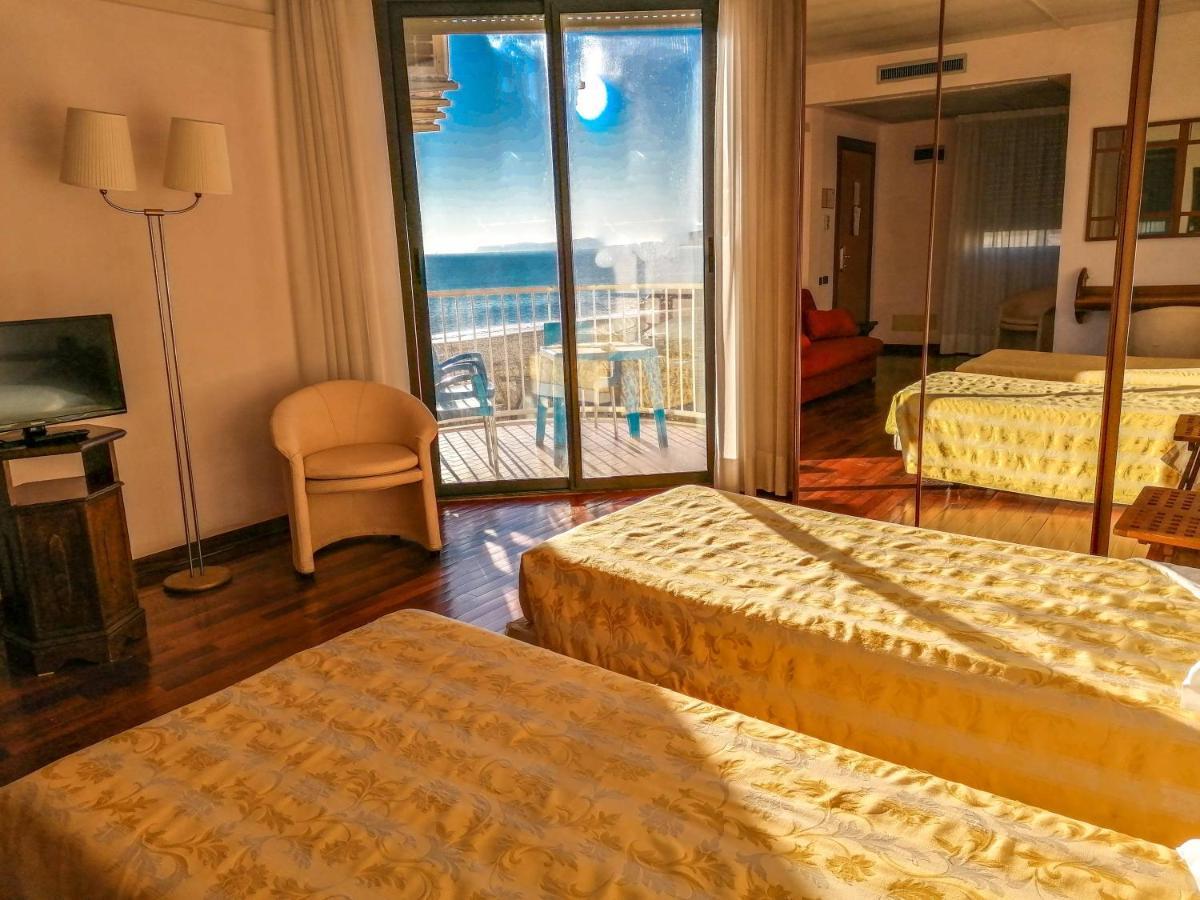 Hotel Sirenella Меле Екстериор снимка