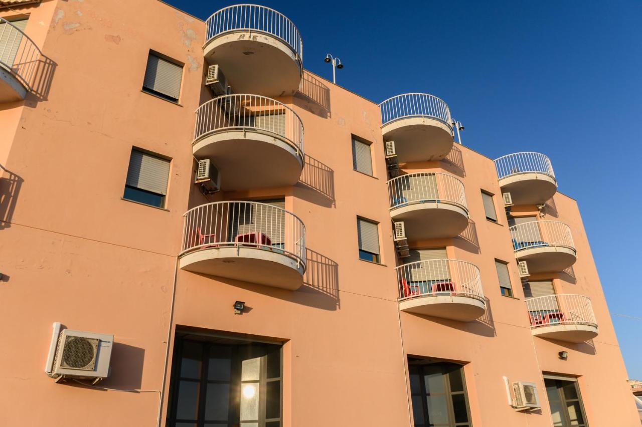 Hotel Sirenella Меле Екстериор снимка