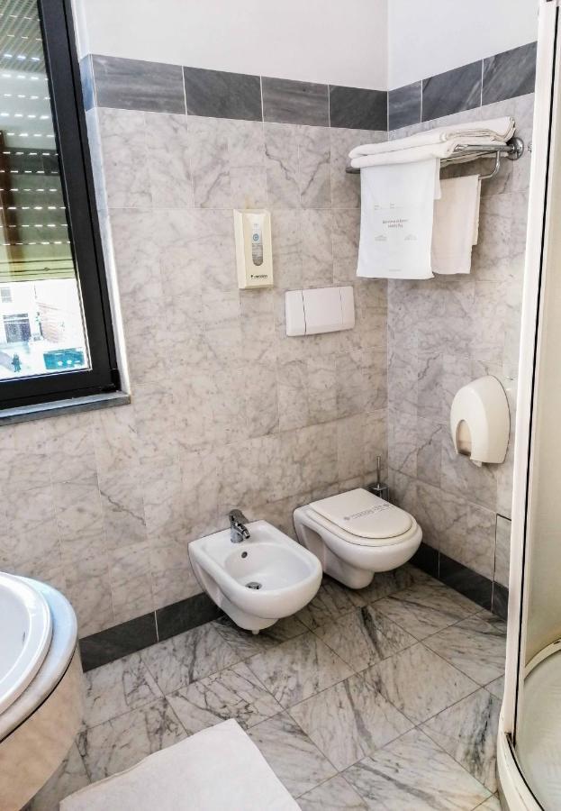 Hotel Sirenella Меле Екстериор снимка