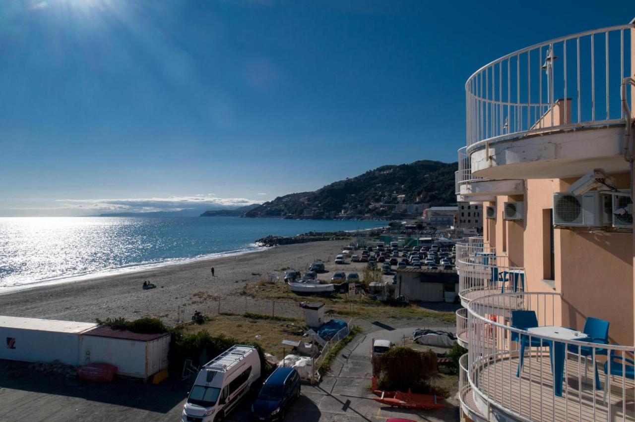 Hotel Sirenella Меле Екстериор снимка