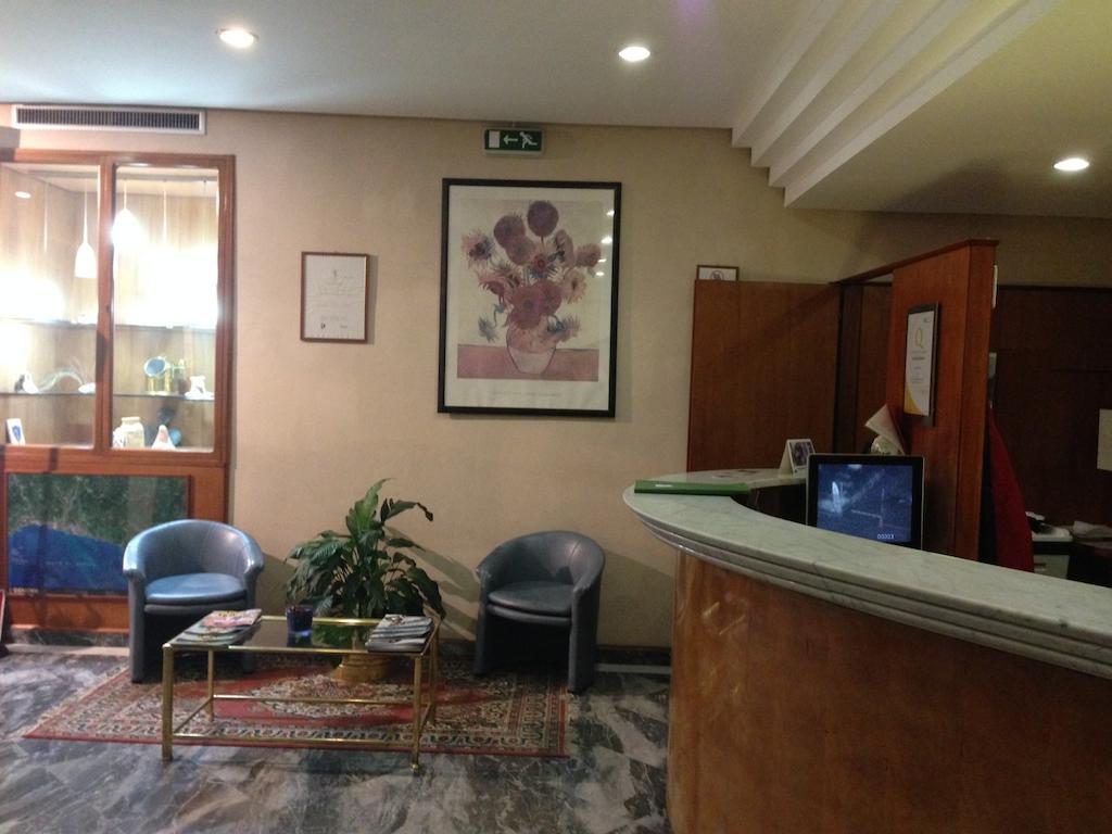 Hotel Sirenella Меле Екстериор снимка